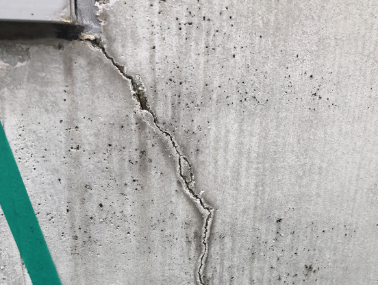 クラック（ひび割れ）