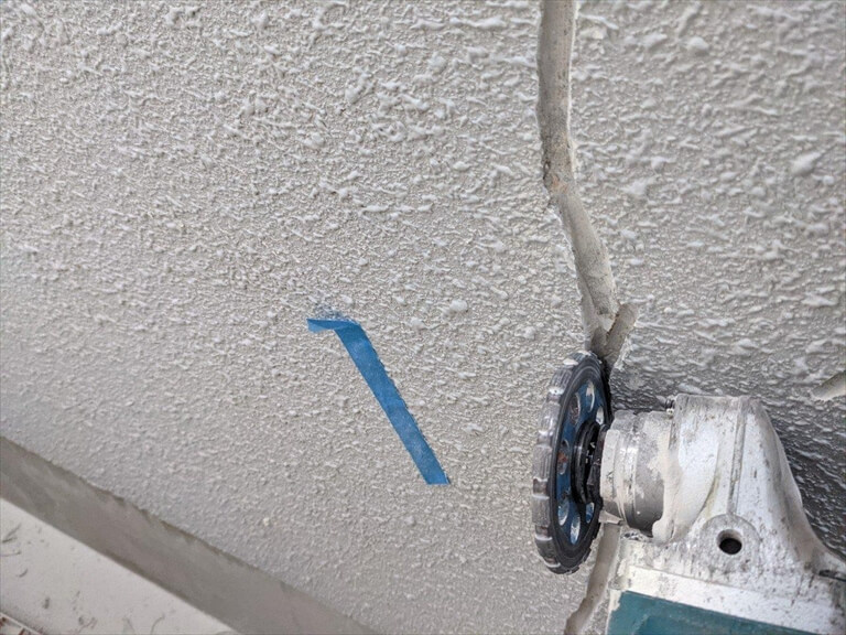 【Uカットシール後→モルタル補修】Uカット作業中