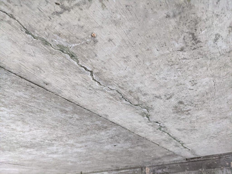 クラック現状【Uカットシール後　Kモルタル補修】