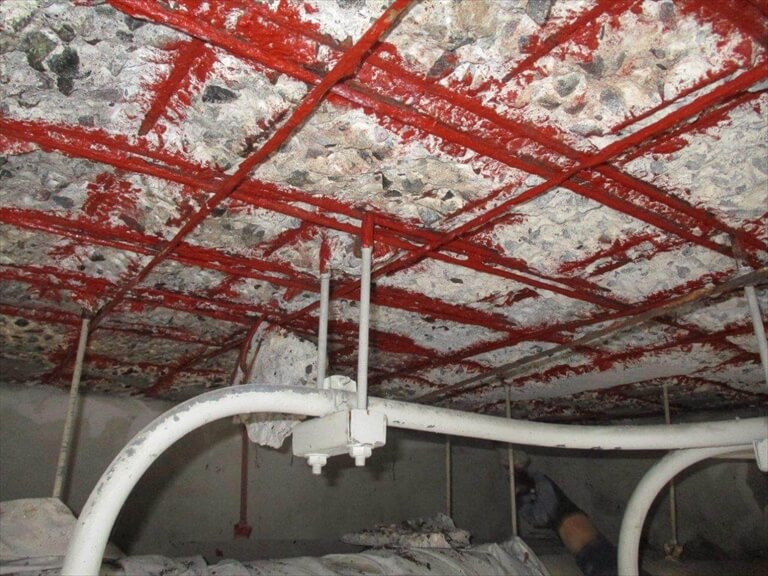 サビ止め塗布作業中【補修方法】