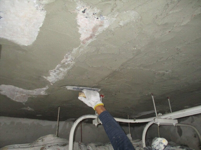 モルタル２回目作業中【補修方法】